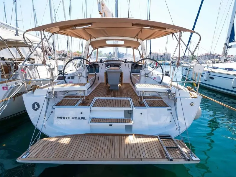 White Pearl, Main image
