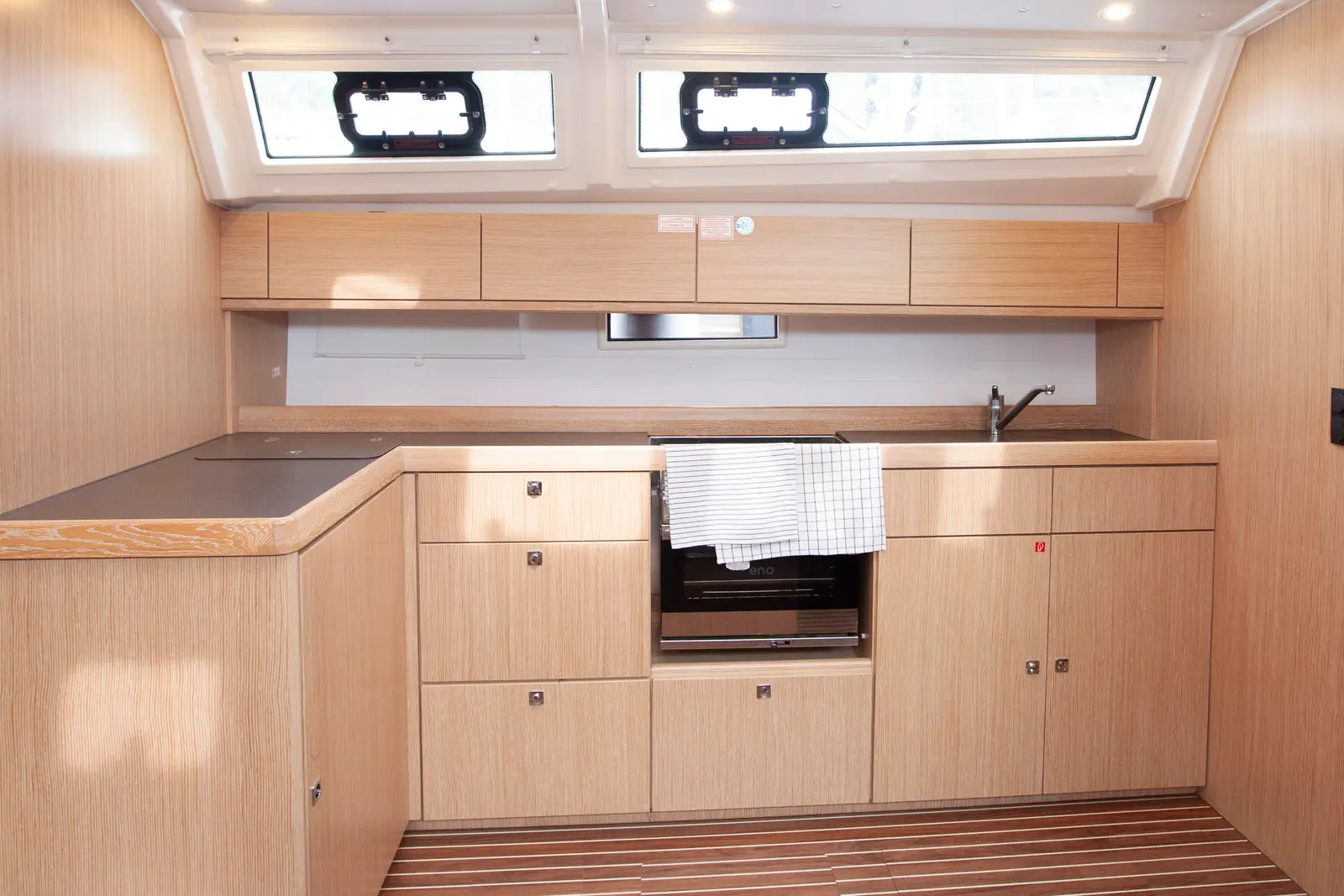 Trex, Galley