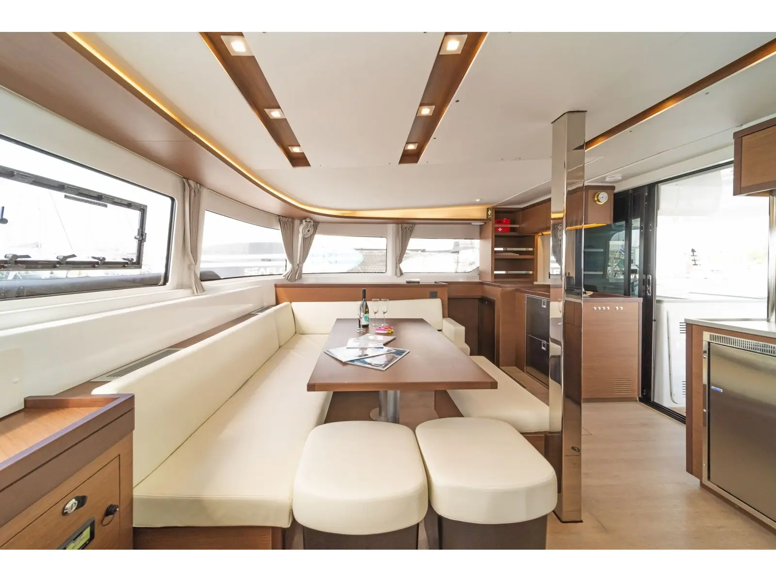 Nefeli, Interior image
