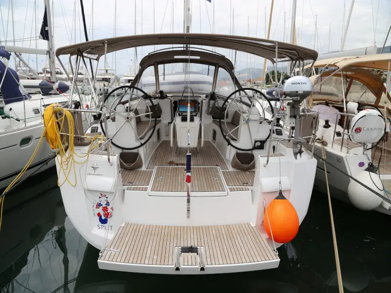 Manci, Main image