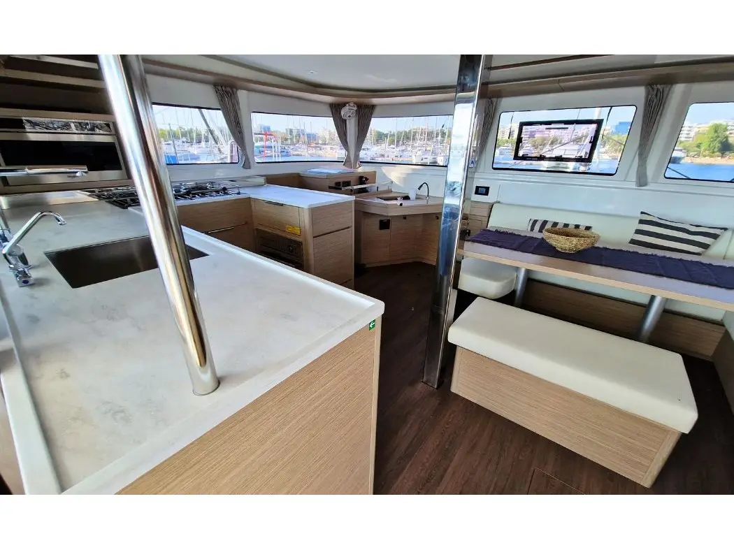 CELENA VI, Interior image