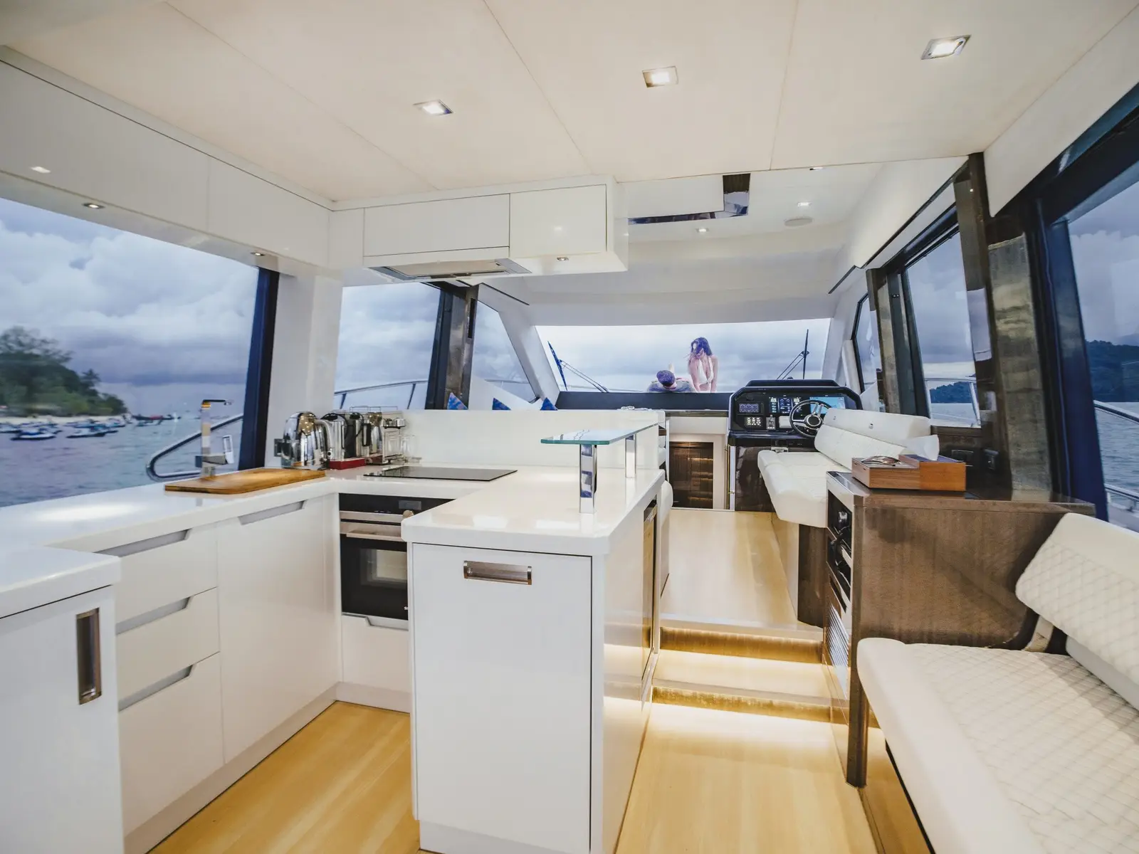 Liquid Asset, Interior image