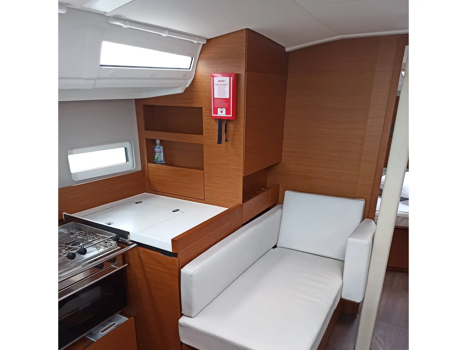 Evnia, Interior image