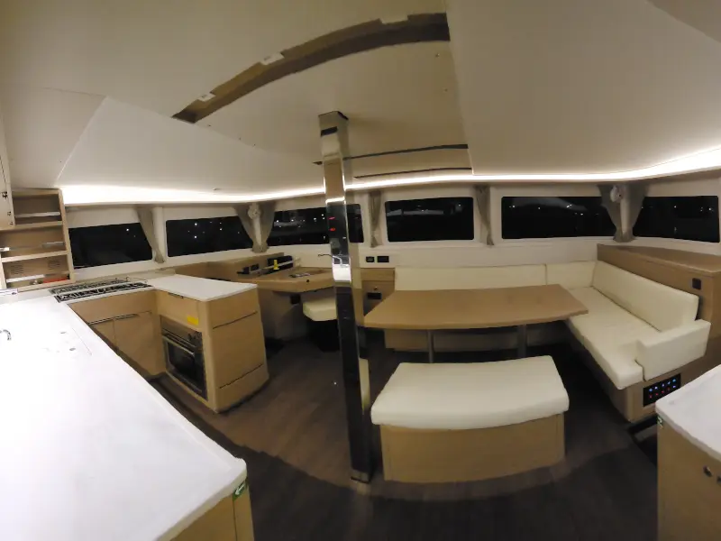 Perla, Interior image