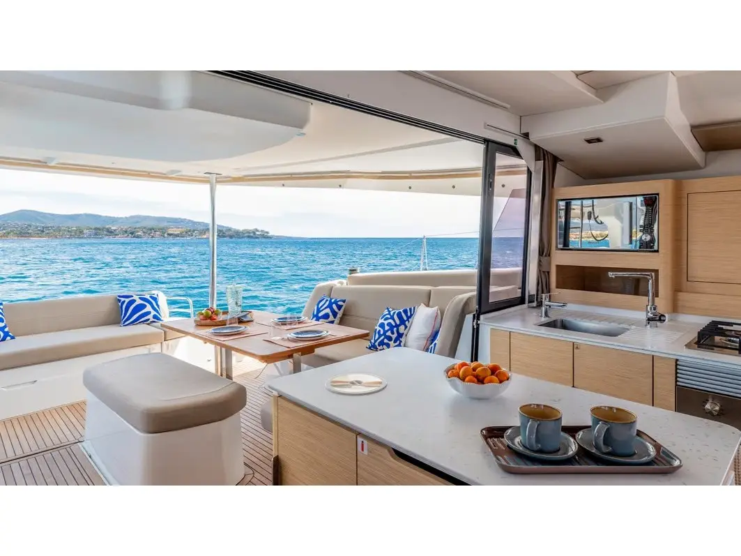 BORA WAVE, Interior image