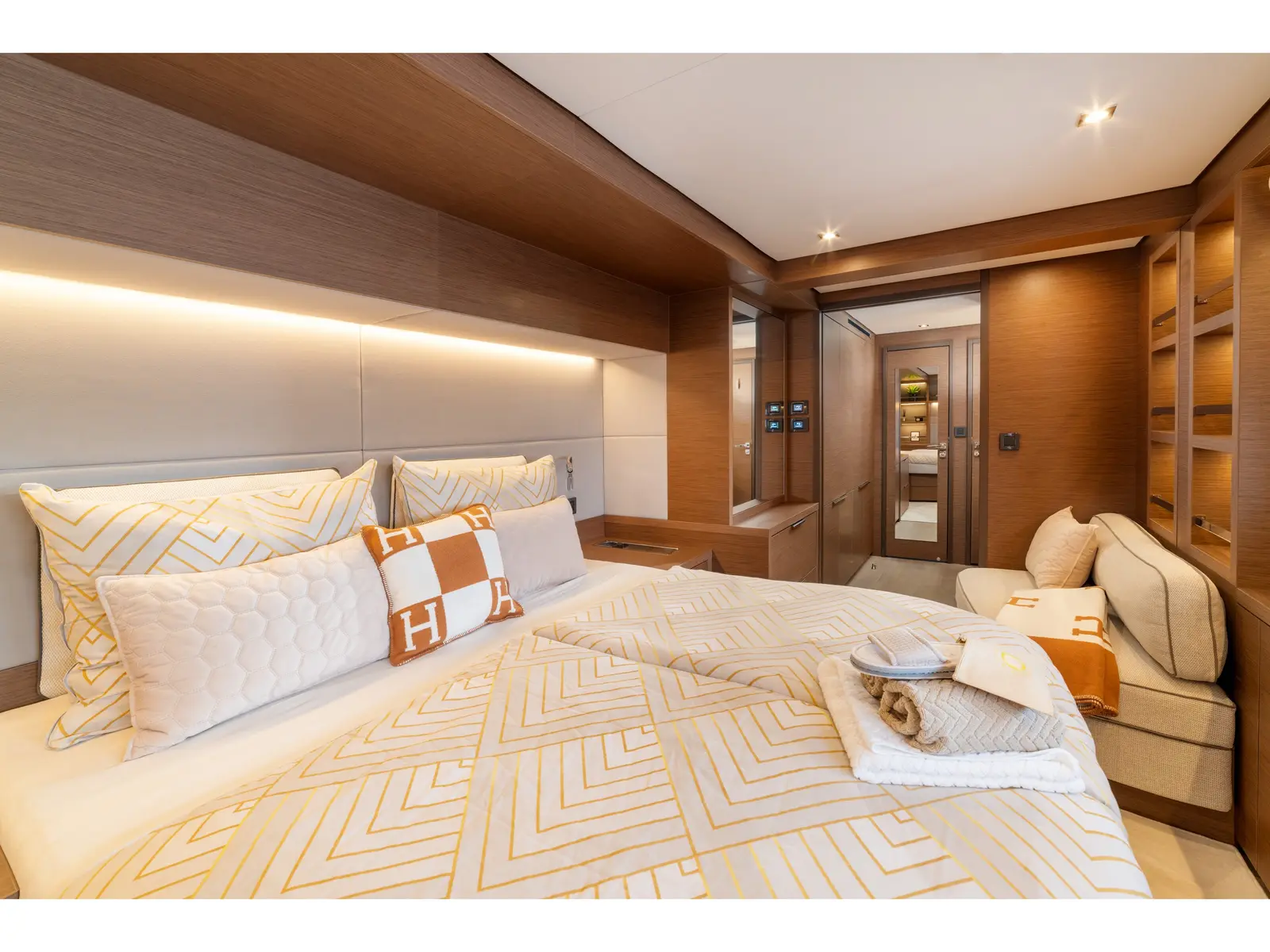 PRINCESS S, Interior image