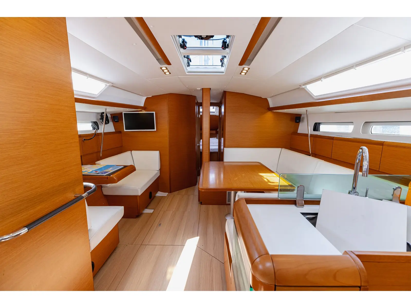 Ventus, Interior image