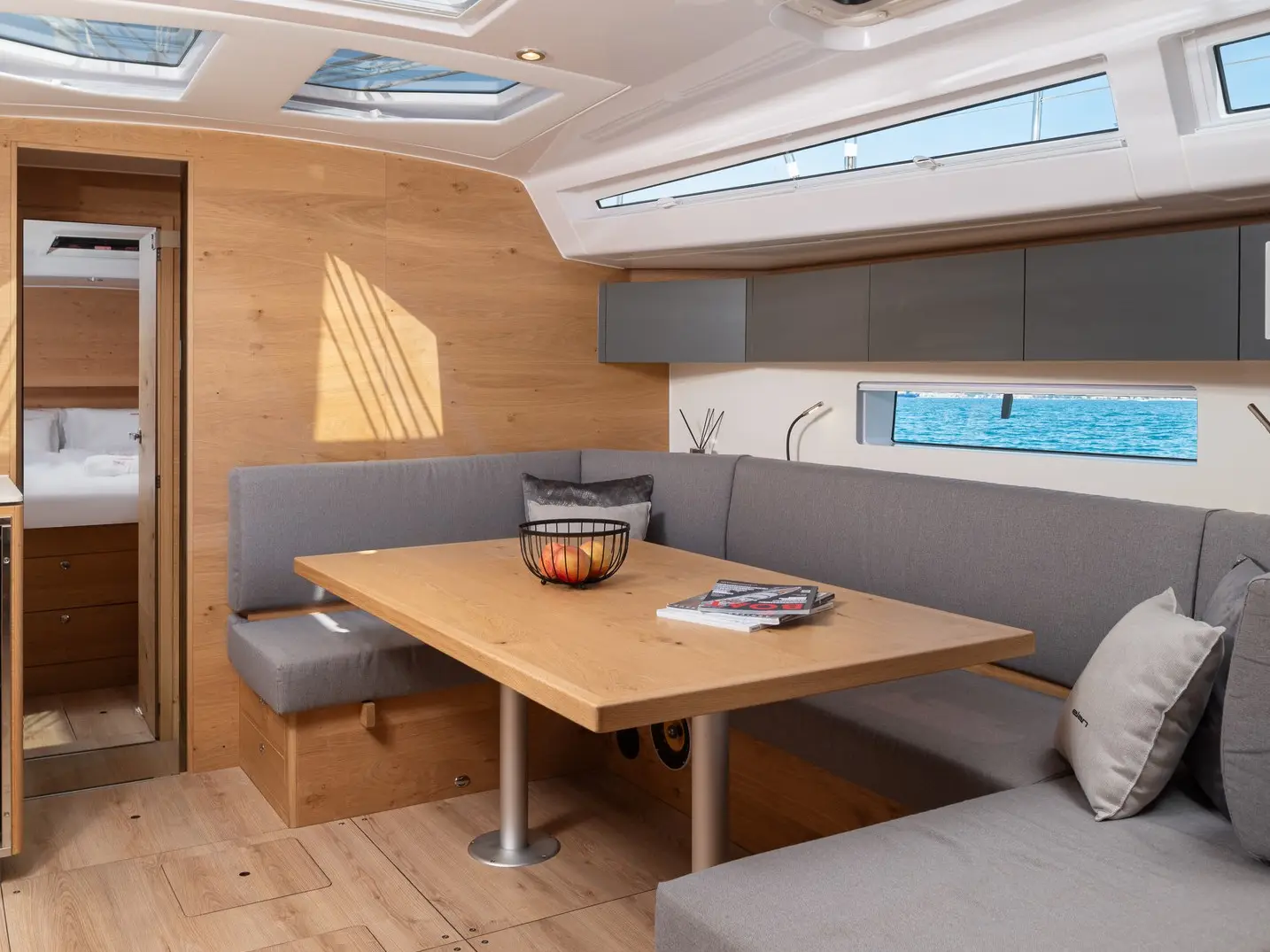 Zara, Interior image