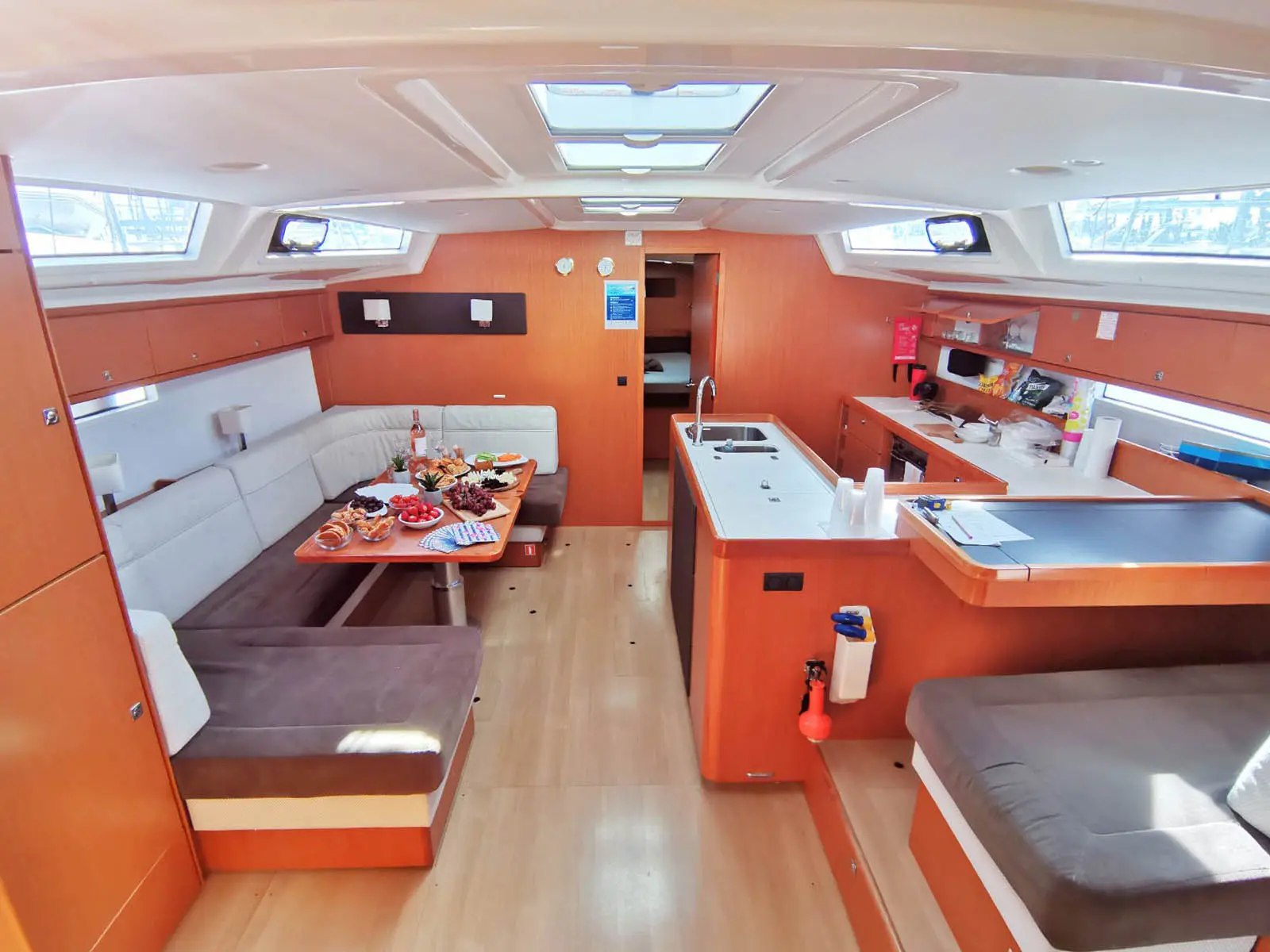 Kallirrhoe, Interior image