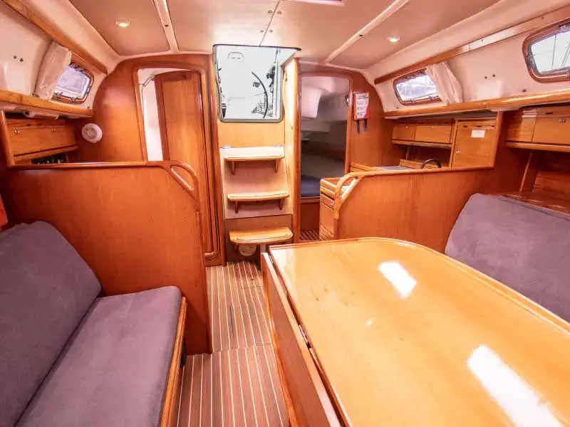Sea Sail 1, Interior image