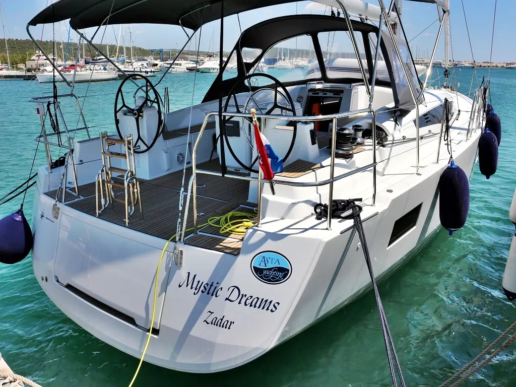 MYSTIC DREAMS, Exterior image