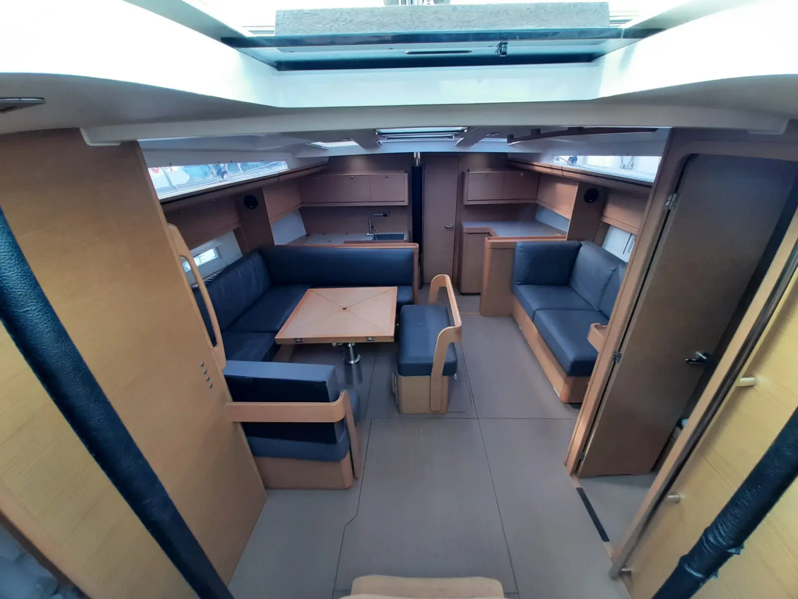 Sirius, Interior image