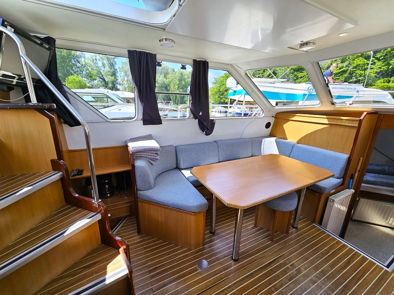 Gaia, Interior image