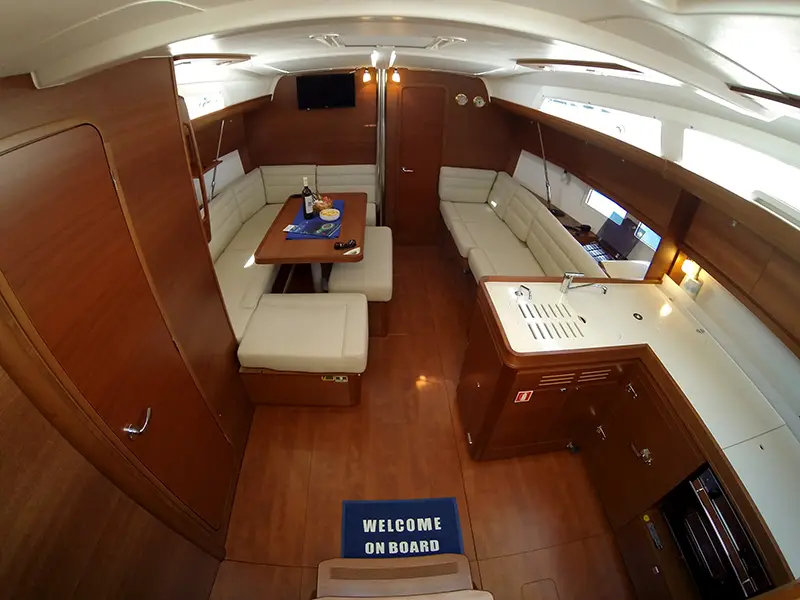Amazing, Interior image