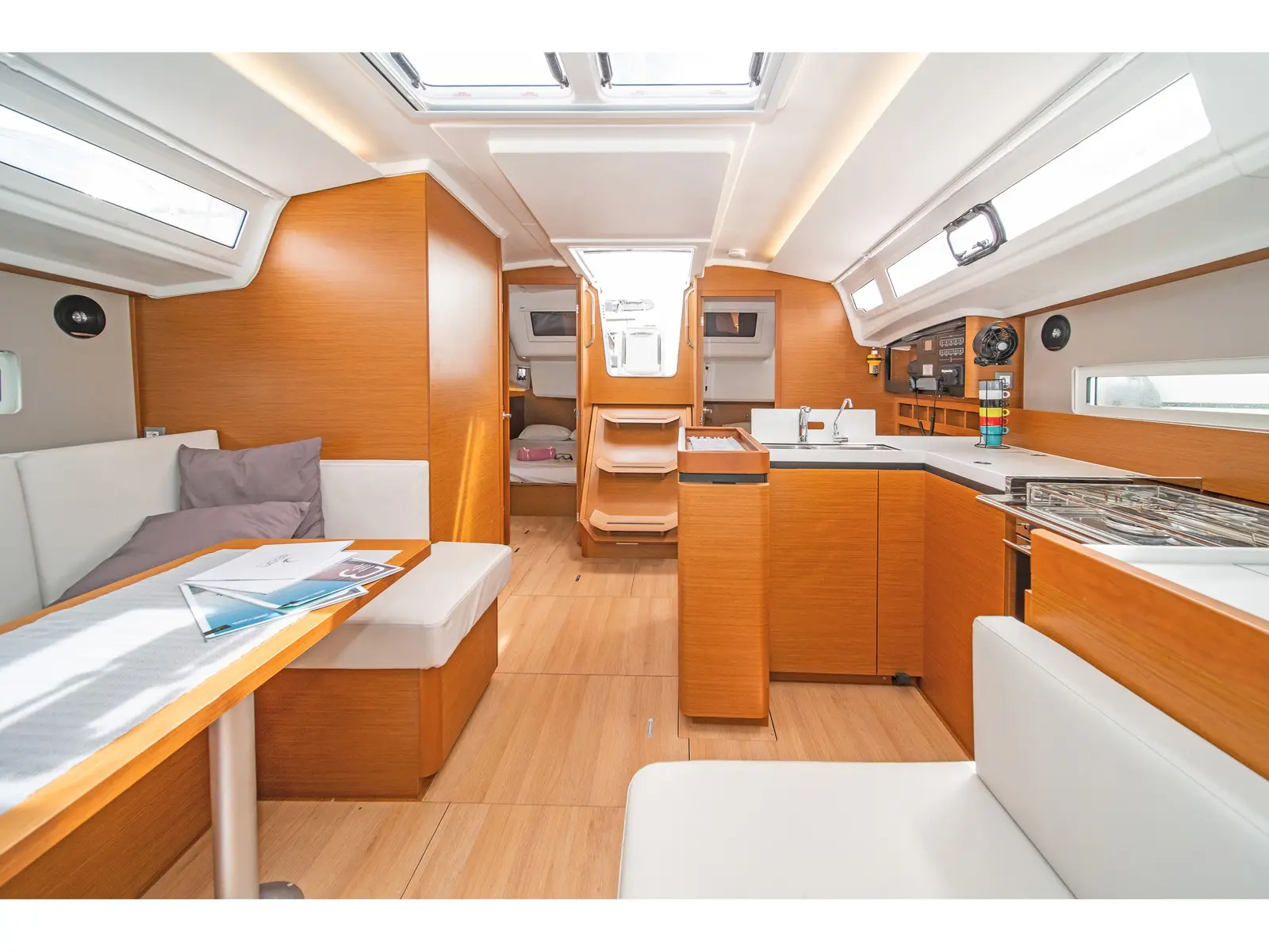 Nami, Interior image