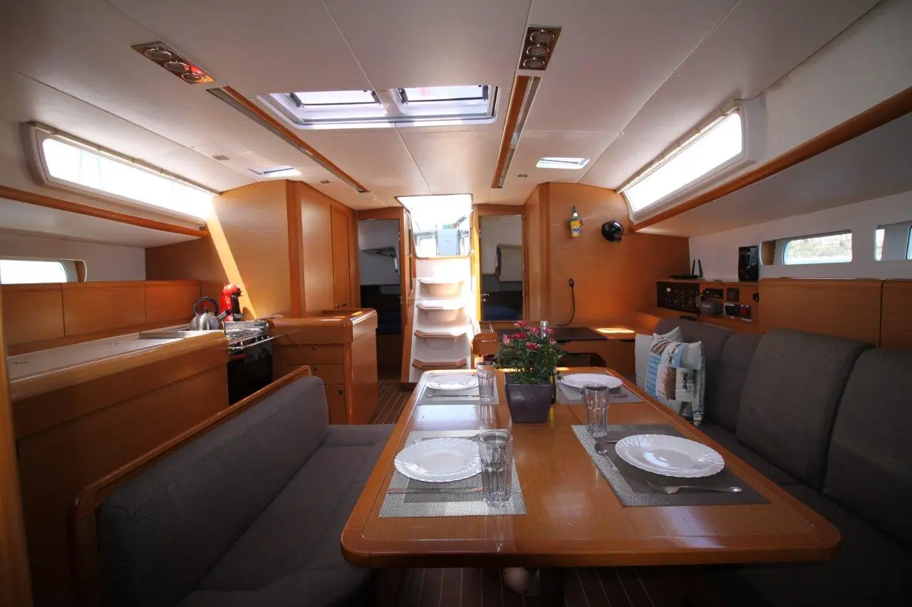 King of hearts - (A/C - Generator - Refit 2022), photograph 5