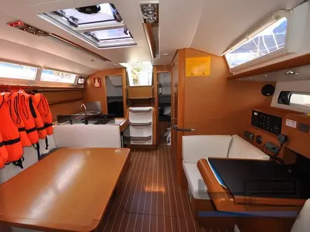 FourTwo, Interior image