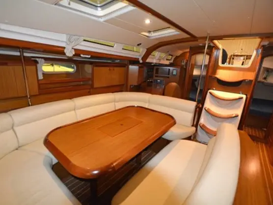 Don Pepe, Interior image