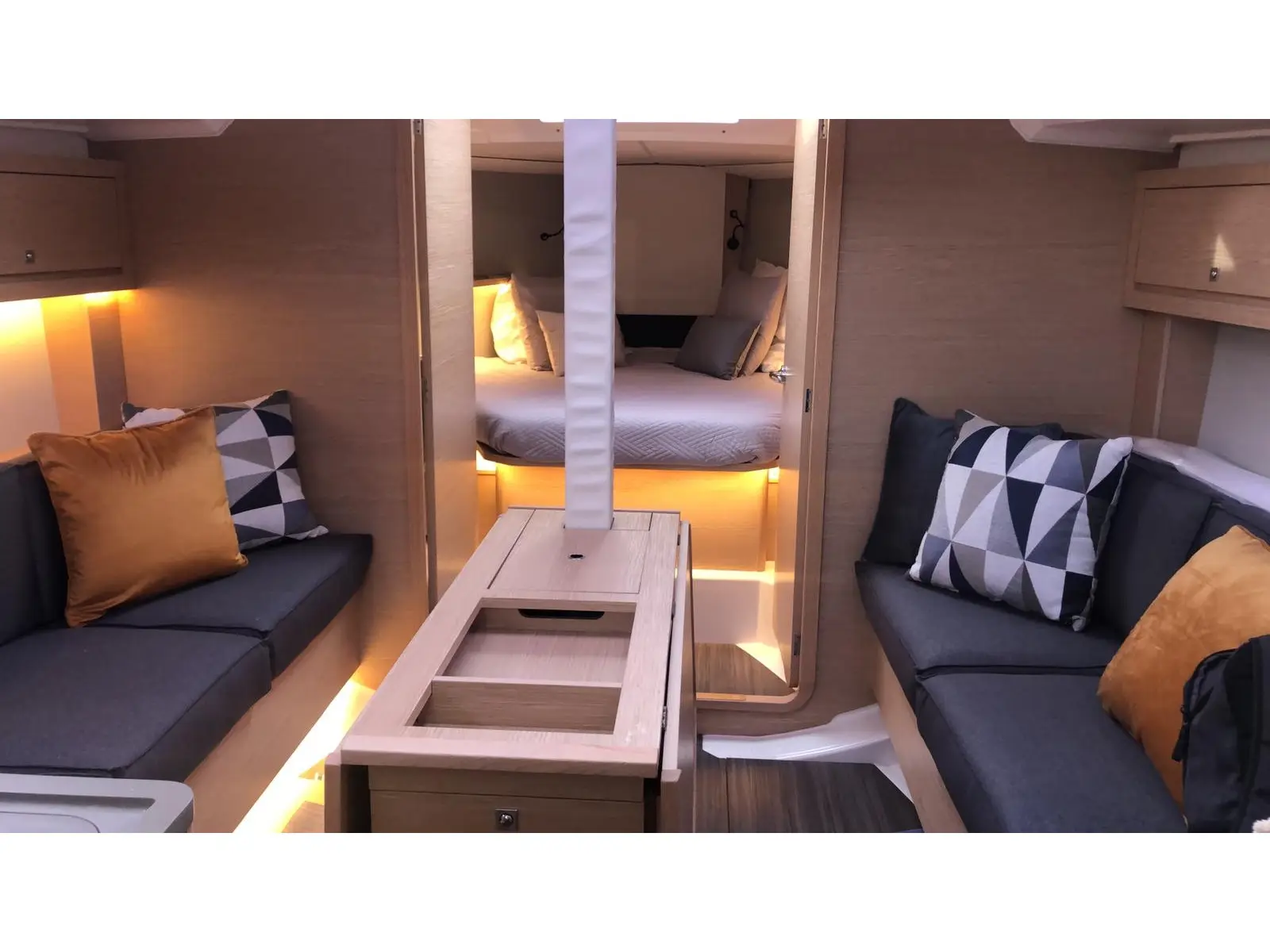 SIRIUS, Interior image