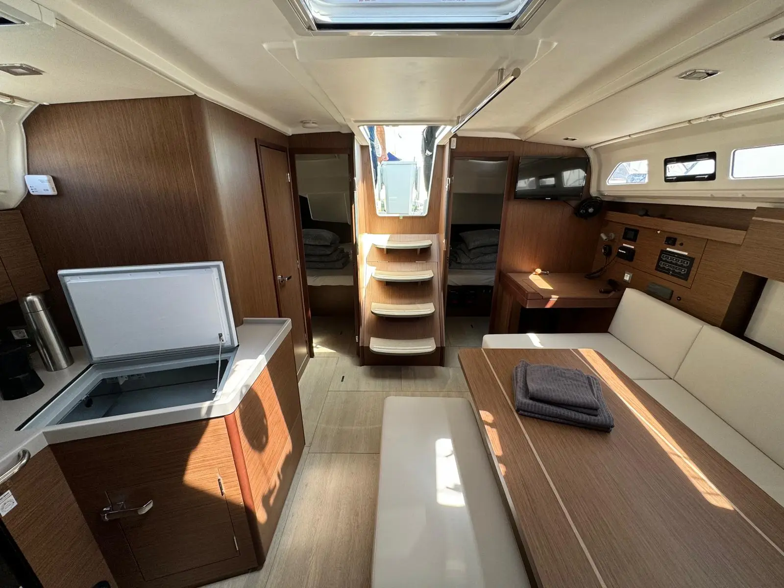 Magic, Interior image