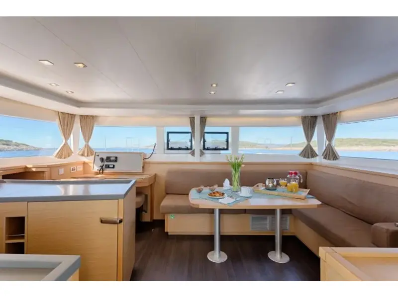 Alba Mouse, Interior image
