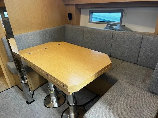 Black Pearl, Interior image