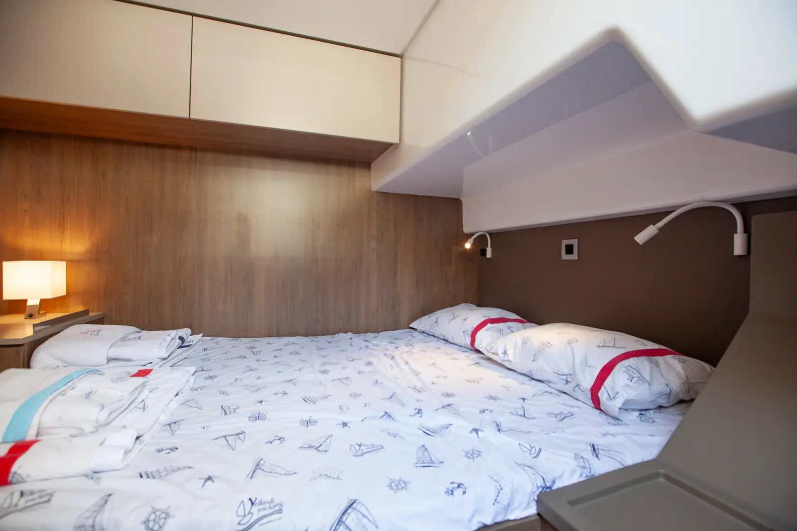 Rhapsody in Blue, Aft Cabin (port side)