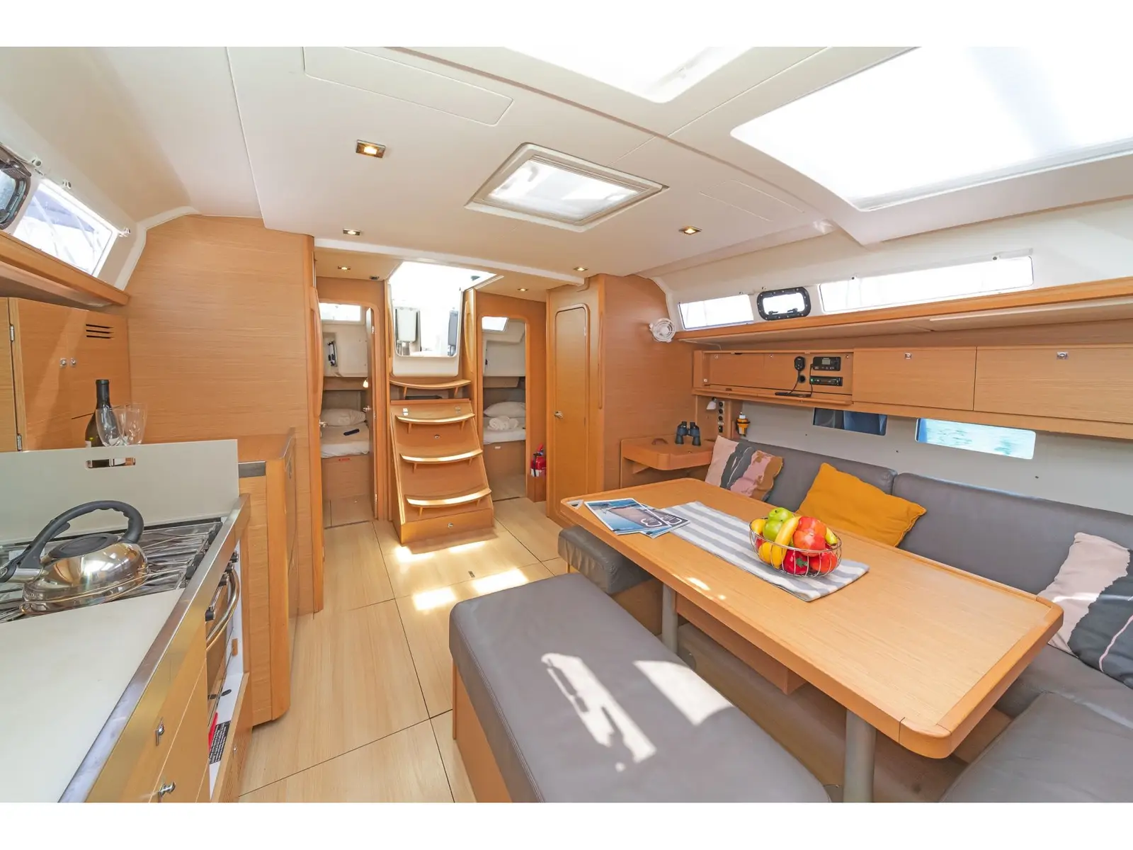 Dream Weaver, Interior image