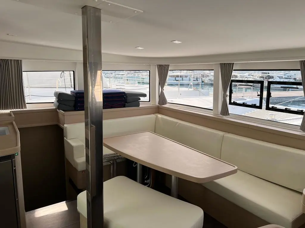 SISSI, Interior image