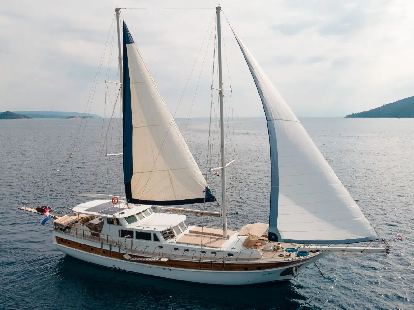 SEA BREEZE, Main image