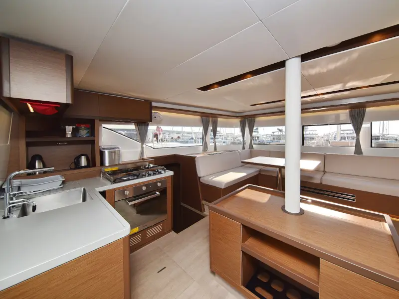 RAGNAR, Interior image