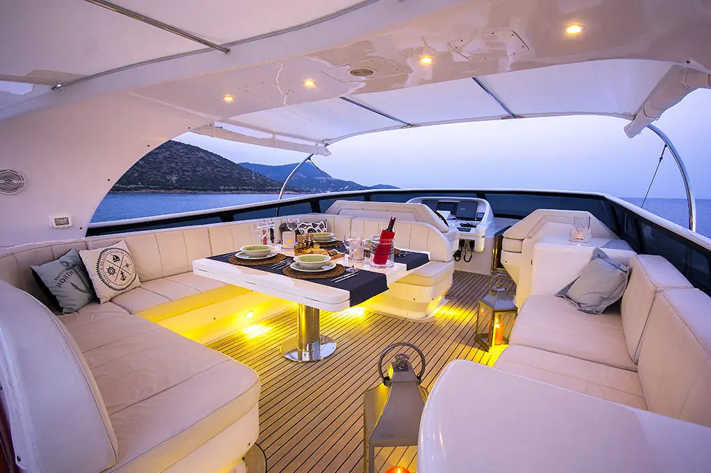 24M Deluxe Maiora Motoryacht, photograph 12
