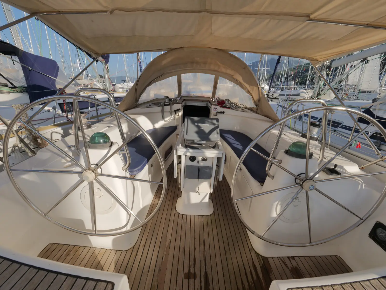 Velero, photograph 12