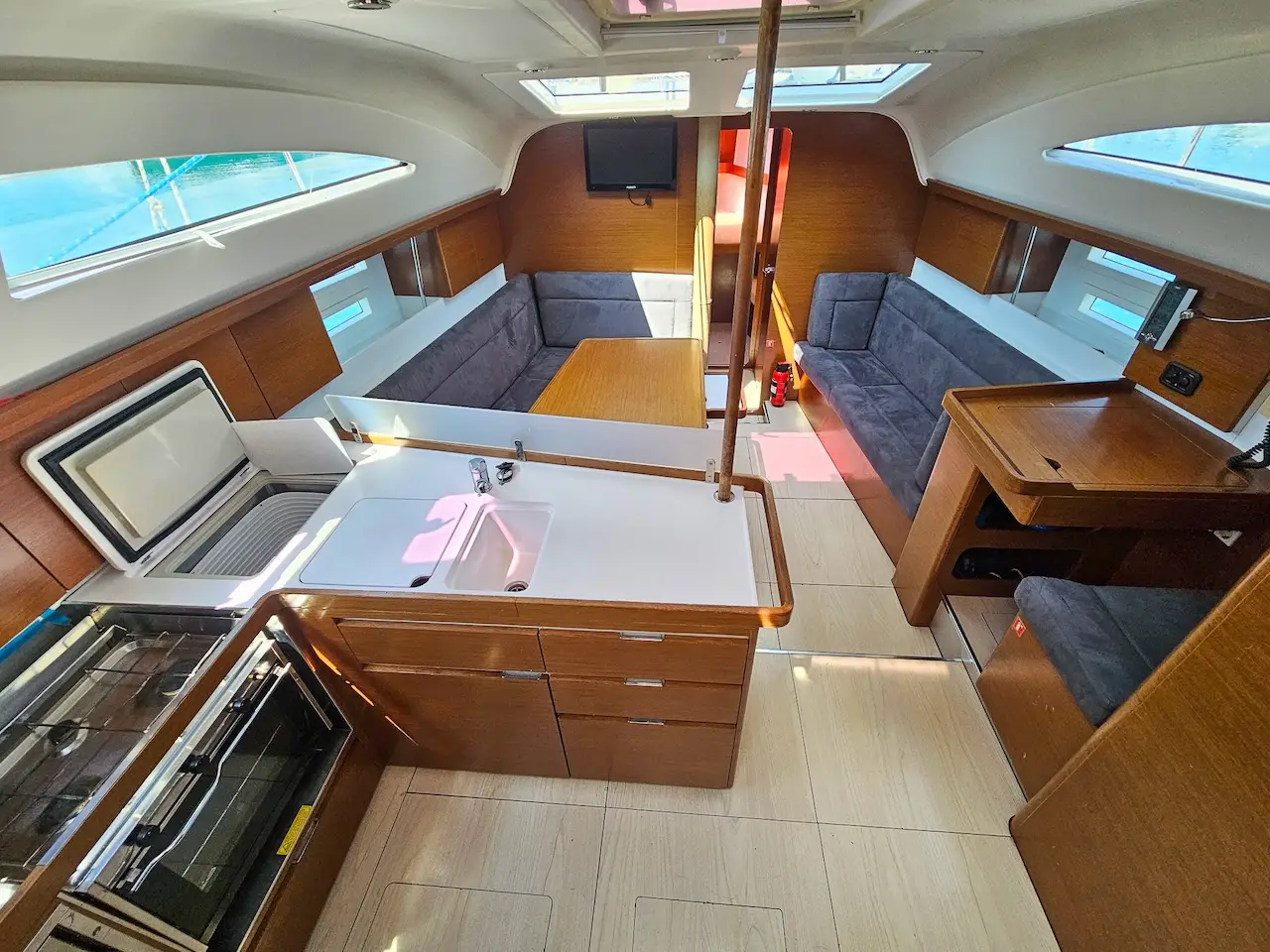 Beauty AS, Interior image