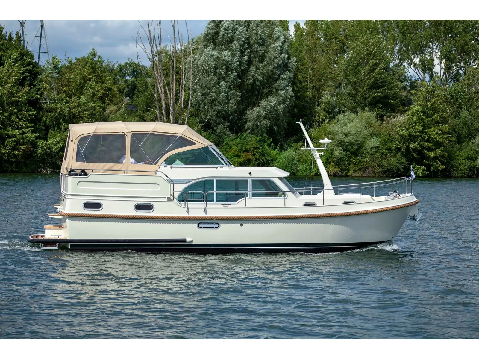 Luna Elise, Linssen Grand Sturdy 35.0 AC