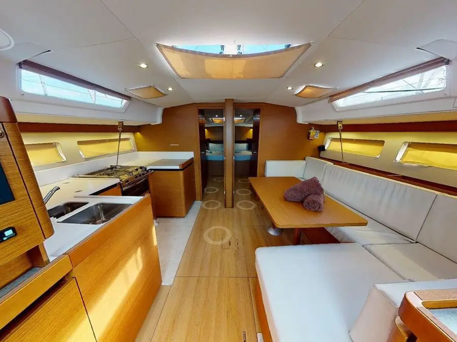 Corcho XIV, Interior image