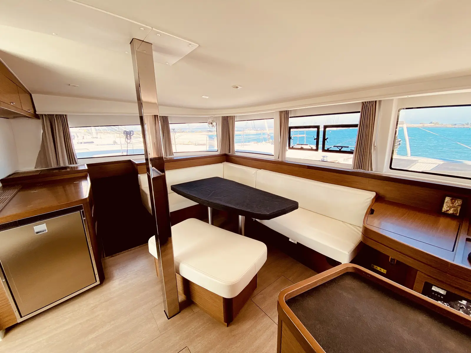 Maresol (Pax 12) , Interior image