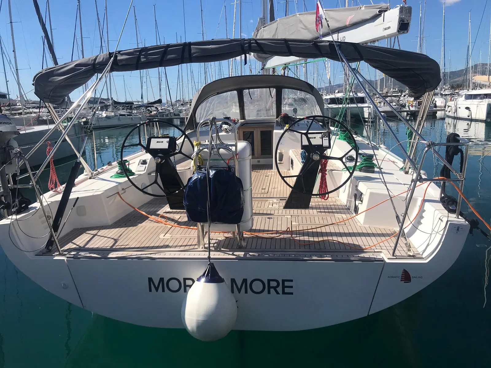 MORE AMORE, Main image