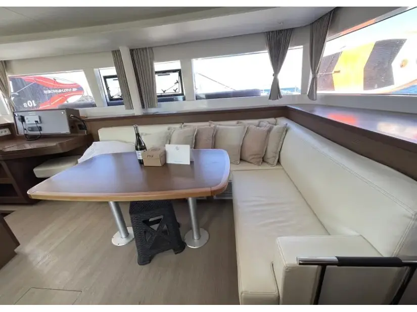 Sea Breeze, Interior image