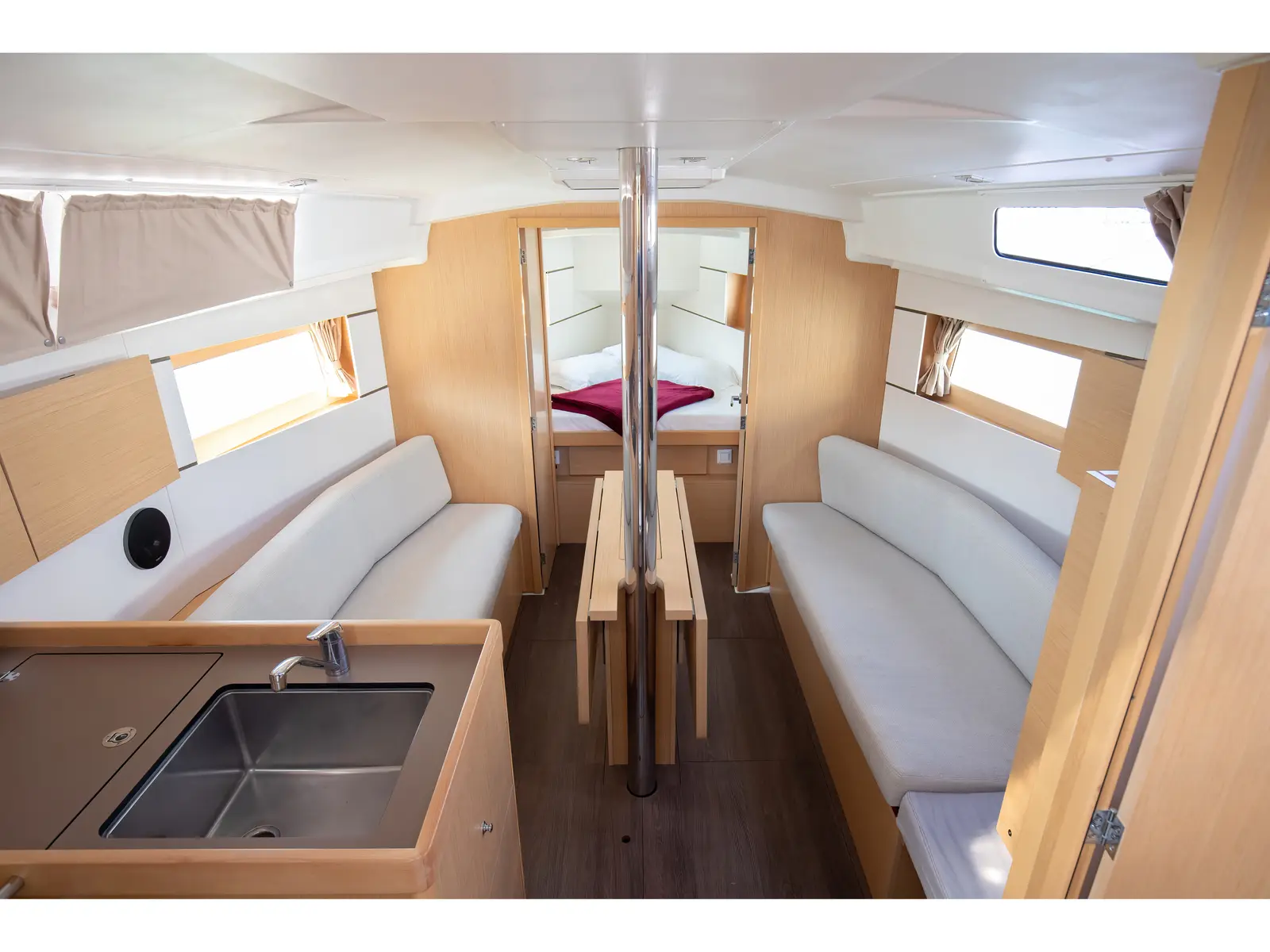 Levante - Standard line, Interior image
