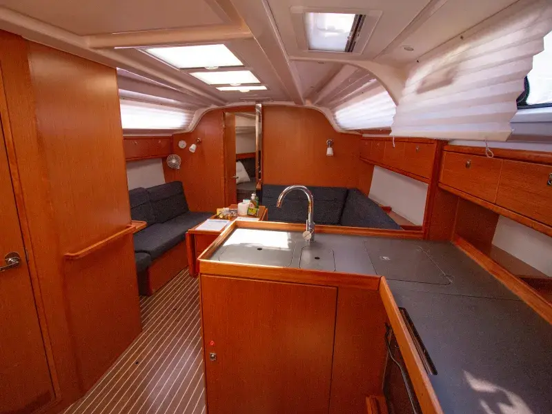 Eugenia, Interior image