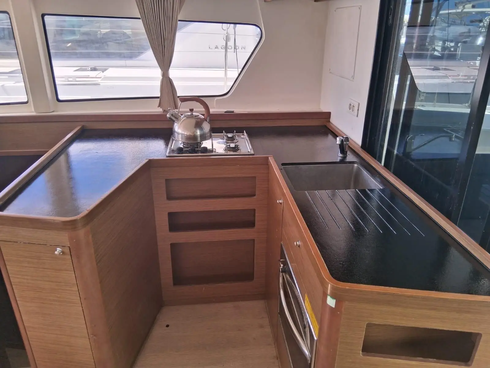 Uiara, Galley 1