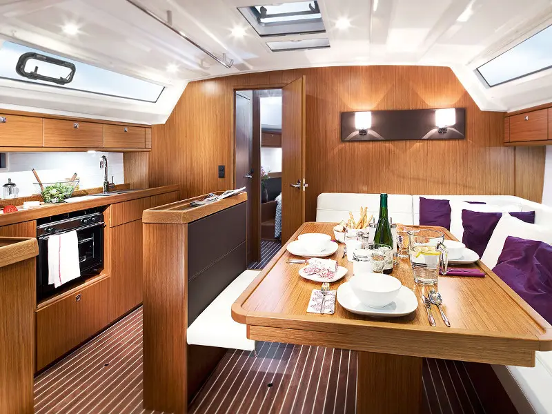 Jove, Interior image
