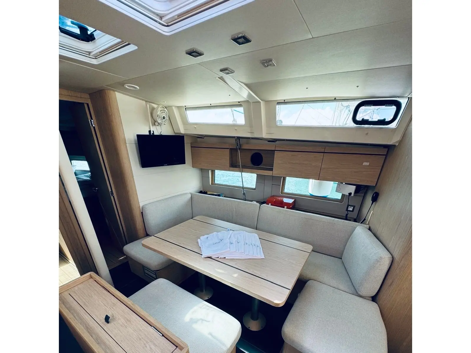 ARYA, Interior image