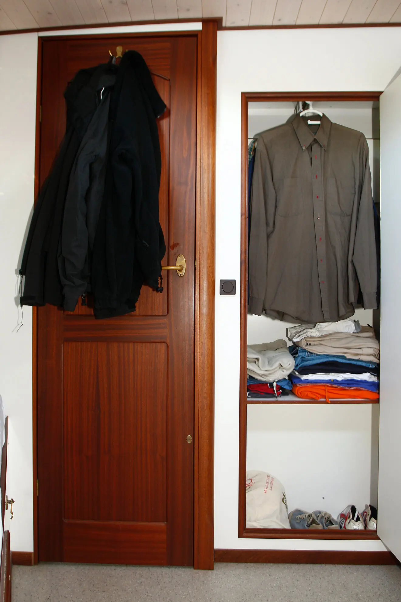 , photograph 8