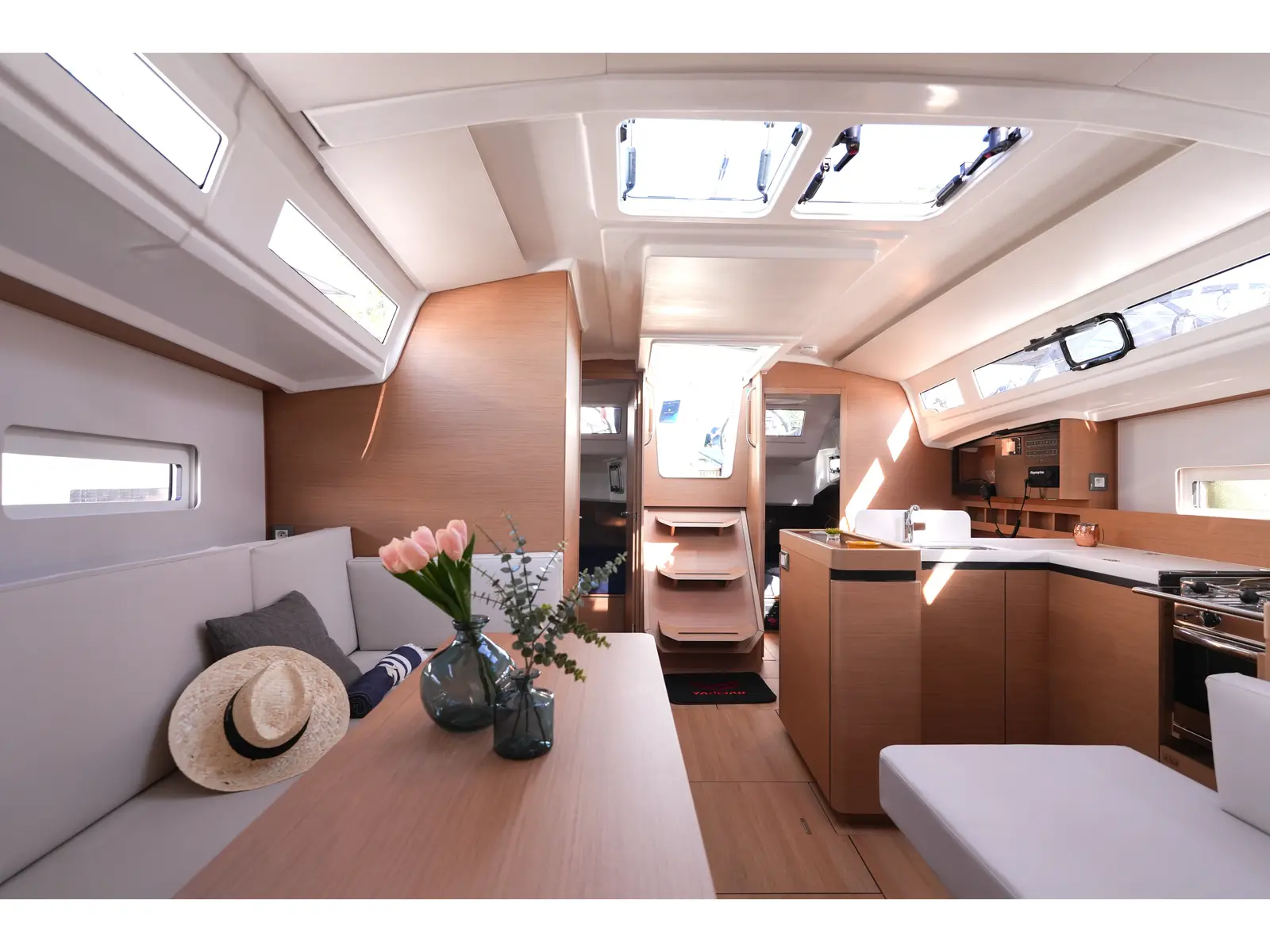 Colibrì, Interior image