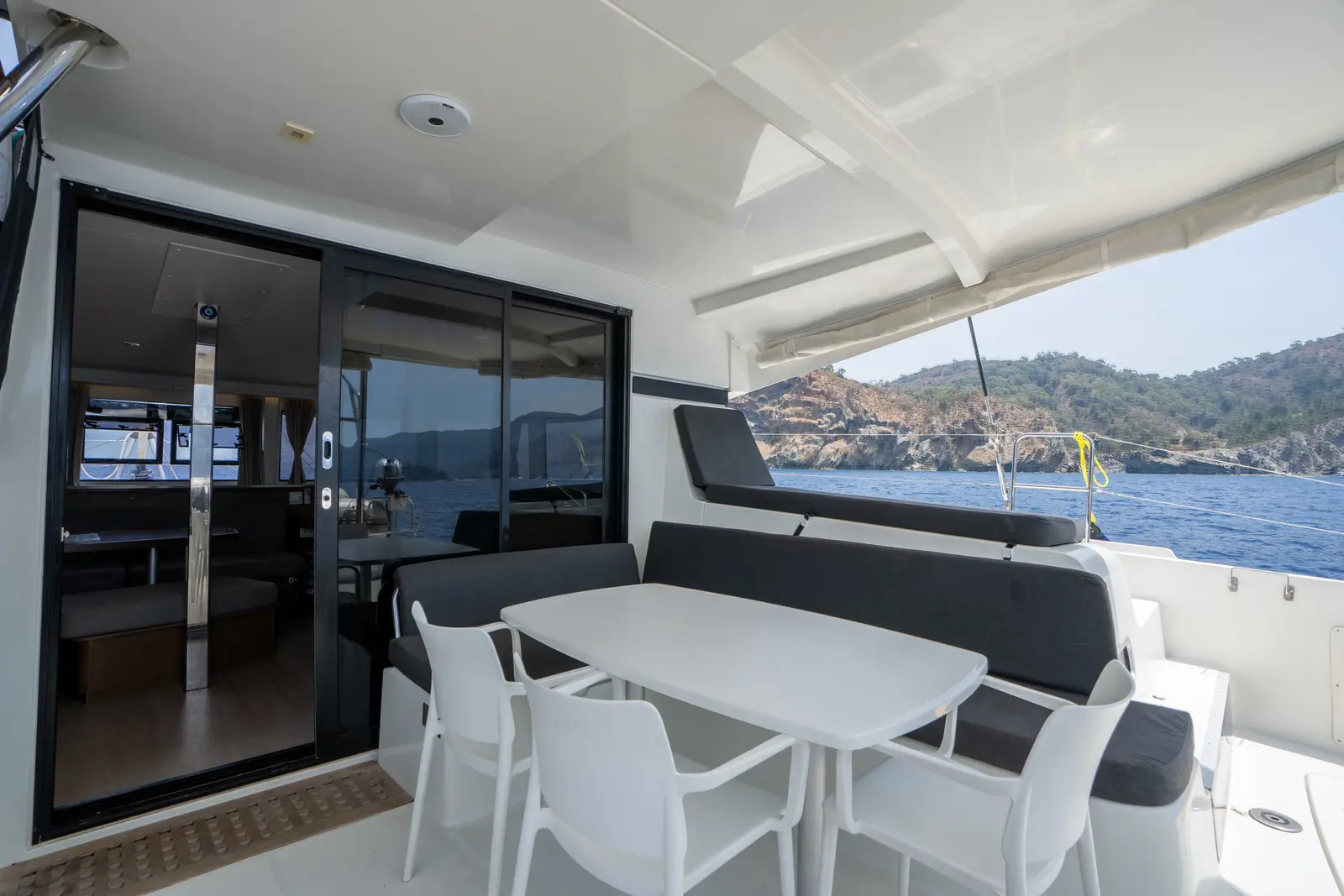 Day Dream, Interior image