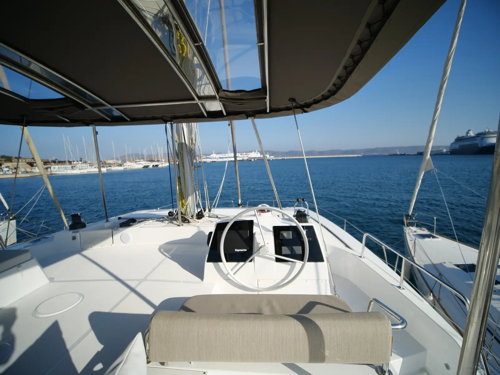 EAGLE, flybridge helm station