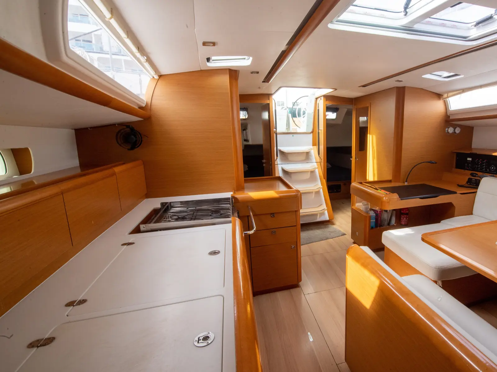 Giovanna, Interior image
