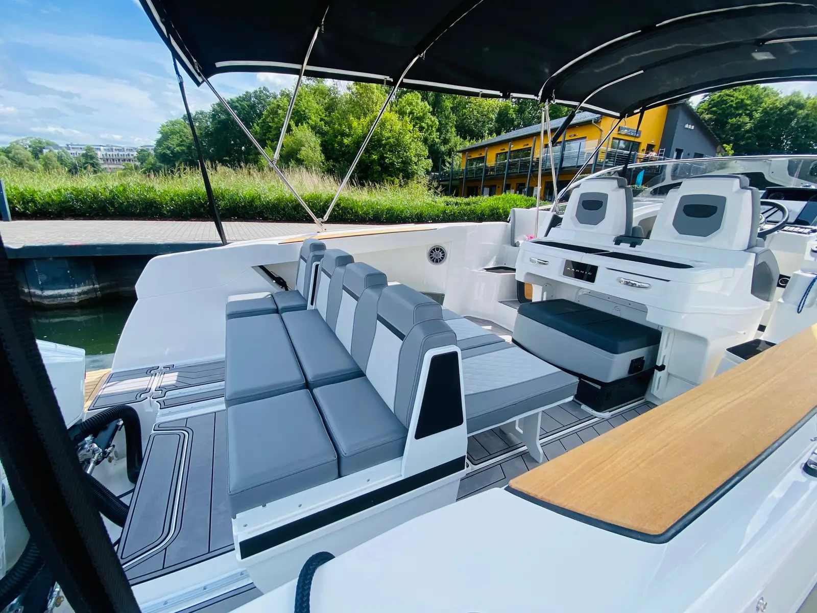 Karnic SL 800, Interior image